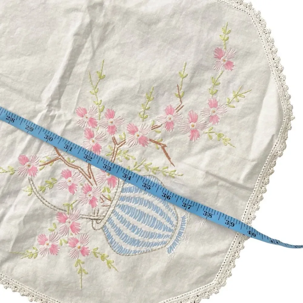 VTG Elegant Vintage Floral Embroidered Linen Table Runner, Dresser Scarf in OS